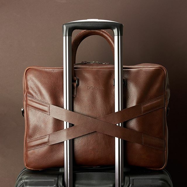 CapraLeather's tweet image. Introducing the Gazeli Laptop Briefcase by Capra Leather. With a convenient luggage strap made to carry your Gazeli anywhere. ⁠
⁠
#leatherworks #leathertexture #leathergoods #handcrafted #mensaccessories #menstyleforyou⁣#everydaycarry #menfashion #portfolio #business #busine…