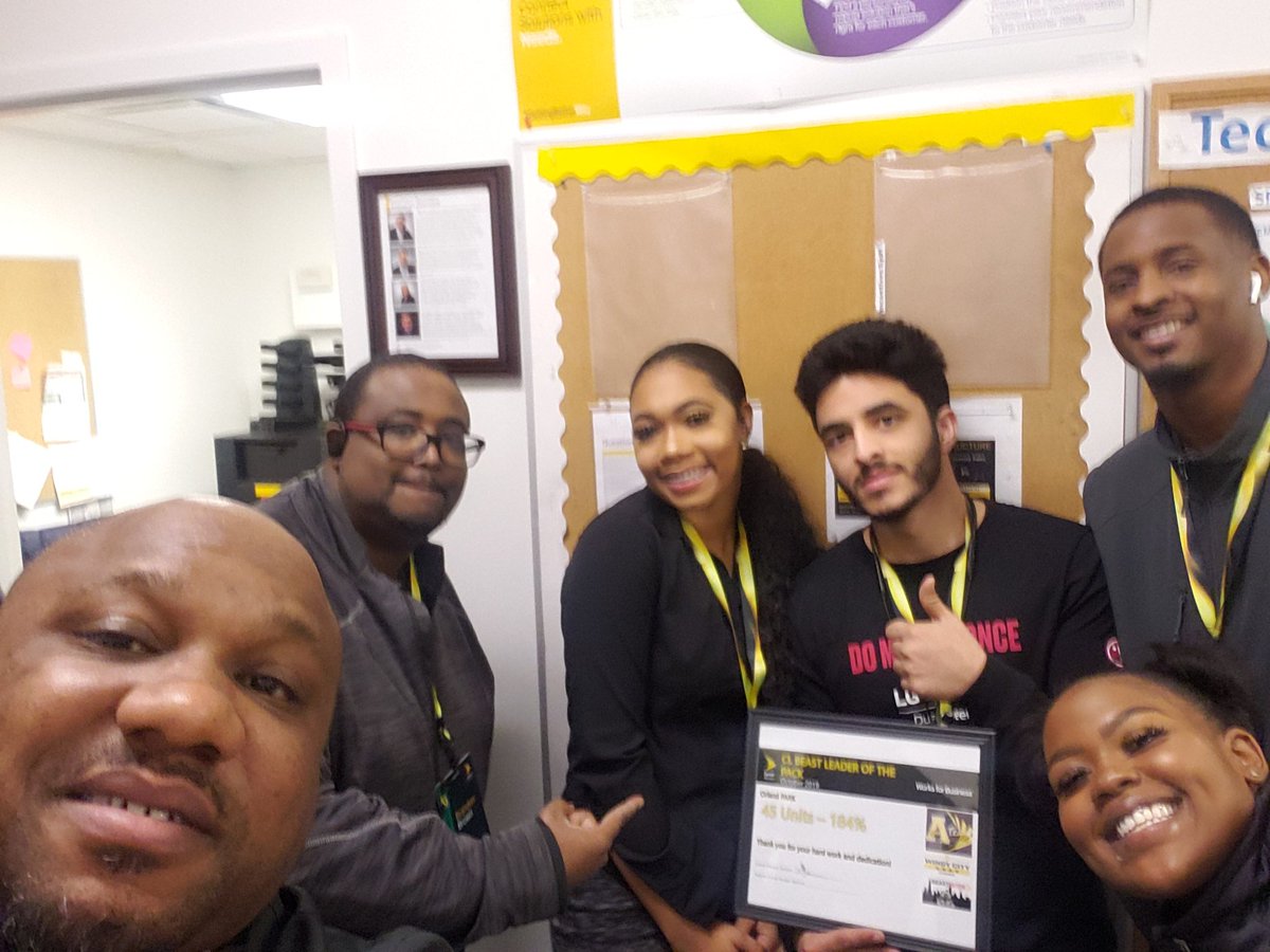 ShaunGarner11's tweet photo. Orland Park 2178 finishing October 184% to their ποΈ Goal. Kicking November off strong #SprintBusiness #NOWNovember @ChannelIlwi @SprintOp2178 @AntoineJoiner @AngelGomez143 @jimmills22 @tracySprint @CherylKeeler8 @BartlettBird https://t.co/YrQKB481Qq