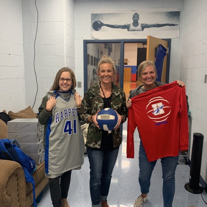 RyanPhilipp22's tweet photo. Goosechase is the easiest way out there to run learning-based scavenger hunts in a school setting.  Here's the HHS staff competing in a fun school-wide competition to learn about some of the classroom applications of the program https://t.co/9PPCVxhxe6