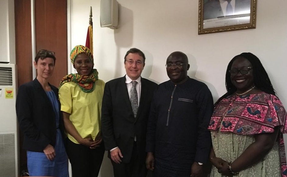 UNinGhana's tweet image. The visiting Administrator of @UNDP, @ASteiner, has met with the Vice President of 🇬🇭, @MBawumia. 

Discussions centred around deepening partnership &amp;amp; engagement towards financing Africa&apos;s development as is the theme of the #HighLevelDialogueGH 

AKWAABA [Welcome] Your Excellency
