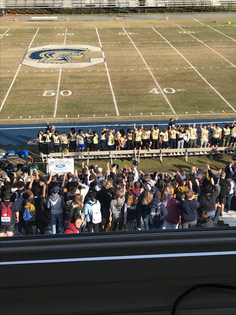 CTrojanFootball's tweet photo. Less than 4 hours until game time. #PackTheFarm https://t.co/ahCRHsIXSh
