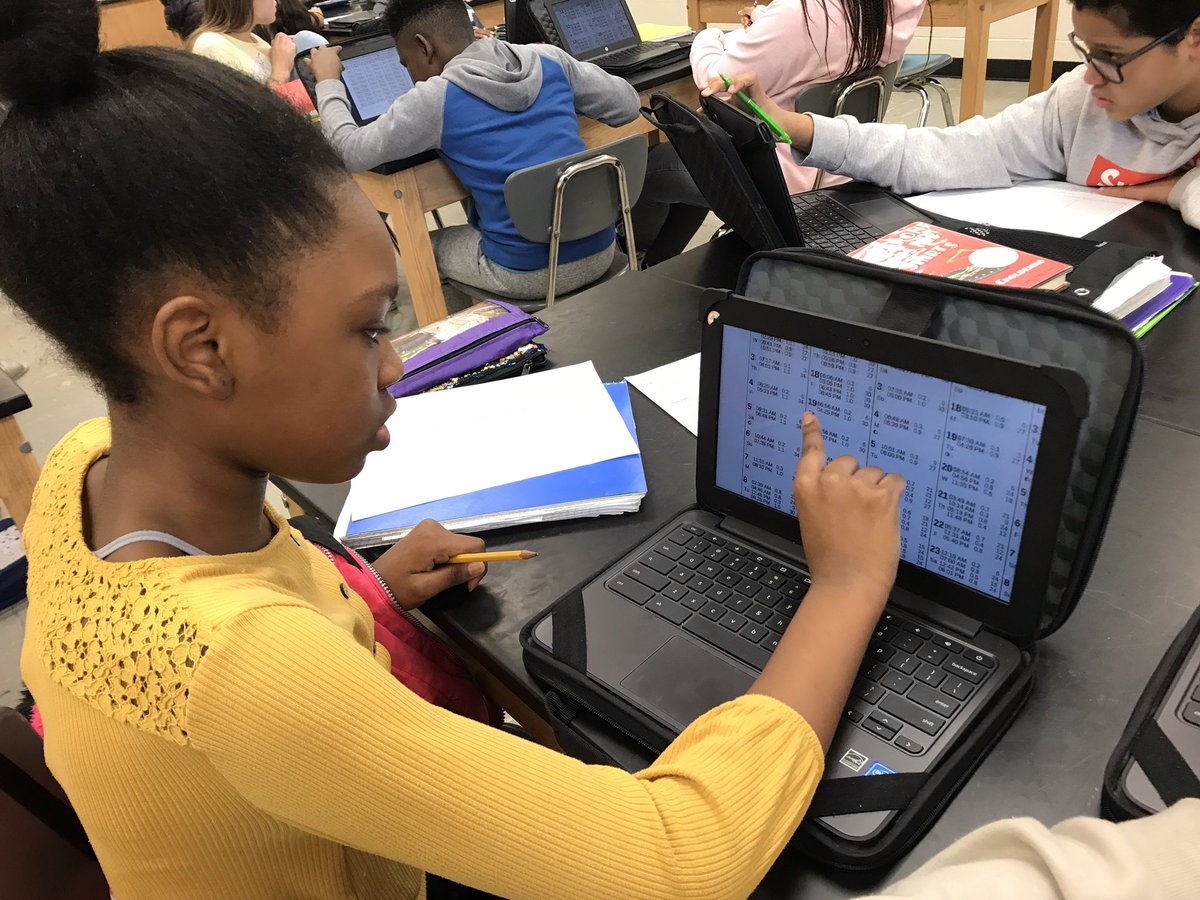 kristenpetrelli's tweet image. Students use moon phases and tide tables to analyze and graph tidal ranges @HcsMiddle #ExpectExceptionalHCS #MathinScience