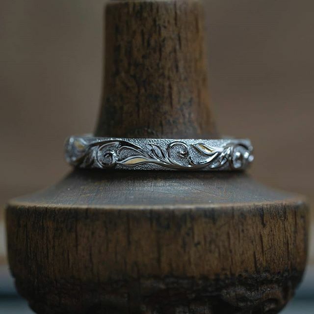 AshcroftDesign's tweet photo. One from my leaf and scroll wedding ring series. Platinum with 24ct inlay. .
Handmade by Goldsmith Andrew Ashcroft FIPG in Durham city.
.
#weddingrings #rings #engraving #handmadejewelry #handmade #platinum #gold #goldsmith #grstools #instituteofprofessionalgoldsmiths #bespo… https://t.co/YZkTCsHcIL
