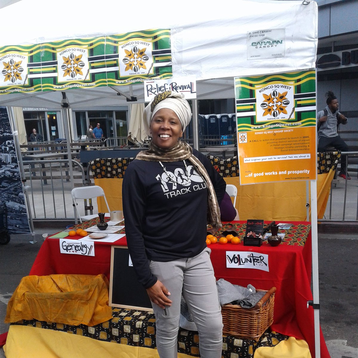 nzoCALIFA's tweet photo. #nzoCALIFAncestry ...in the Joy of creative works that elevate #nextlevel Service. @realsway #Swayfest ushered OUR day!🙌 #KongoSQwest ▶https://t.co/MZOMo8shCB  #toGODbetheglory #OaklandLove #Community #kinship #reliefandrevival #goodGIVE https://t.co/BV8ywXWWcw