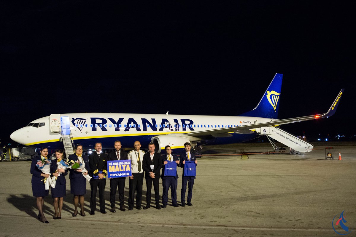 NisAirport's tweet photo. Večeras smo svečano dočekali prve putnike #Ryanair-a iz Malte. Da je ova linija ispunila naša očekivanja govori i podatak da se za prvi let tražila karta više.  Do Malte možete leteti svakog ponedeljka i petka, a cena karte se kreće već od 12,99€. 
#INI🇷🇸 ✈️ #MLA🇲🇹 https://t.co/AfKsHV21VW