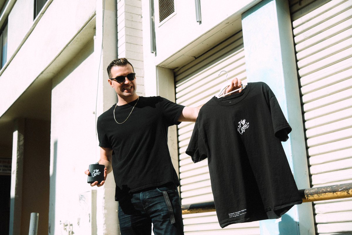 LemCarson's tweet image. thank you for helping me have an incredibly successful merch release

fashion is such a big part of who i am. i was thrilled to come out with such a high quality product that looked dope af. i have a few tees &amp;amp; flasks left! grab em before they’re gone ❤️

BigLCT.com