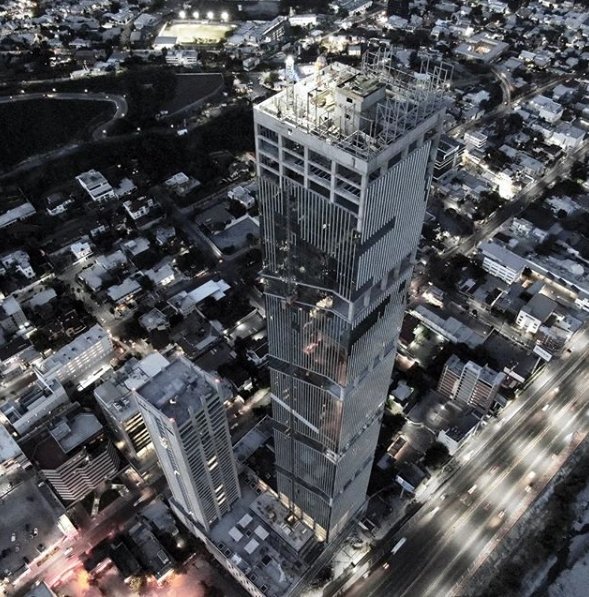 nelvaldez's tweet photo. #OrgulloRegio a 305 metros de altura
#Monterrey #TorresObispado
📸 Ancore Group https://t.co/FGNJlTNj2W