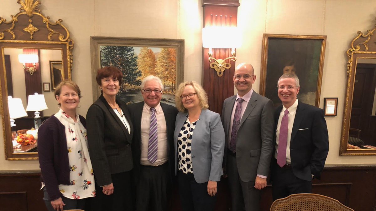UTHSAResearch's tweet photo. #LifeScience leaders gathered for the #THBISummit to discuss ways to #innovate & grow the landscape of #TxBioScience through education, research & workforce development.
#FunFactFriday: TX is home to more than 5.5k life science businesses & employs nearly 228K people. https://t.co/wdc6bDMwGy