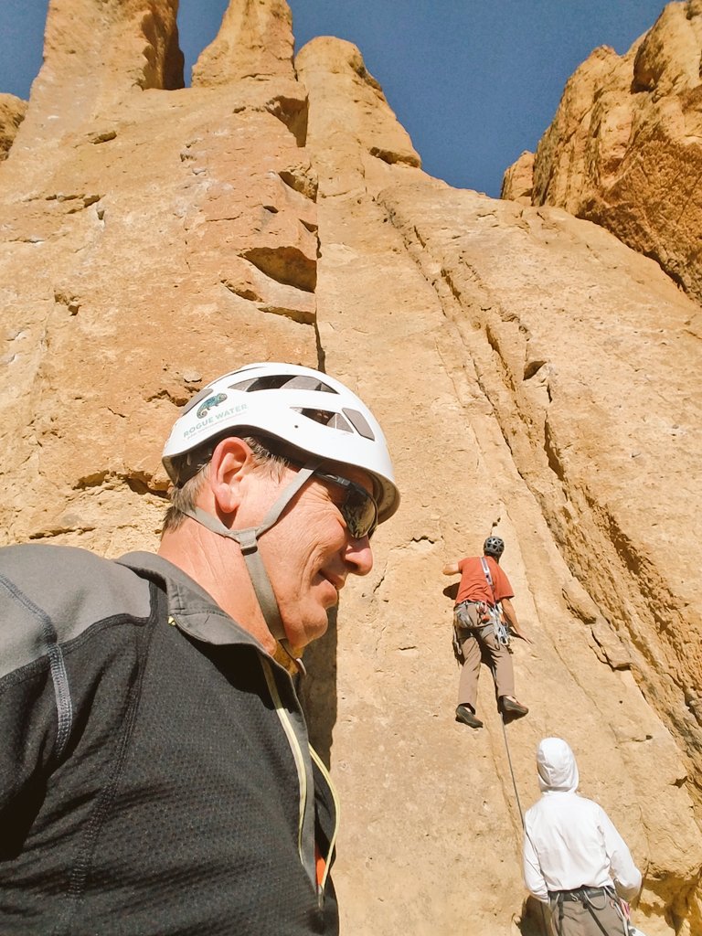 TomHickmann's tweet photo. @mrszavala3913 , @ArianneShipley Rogue Water is getting altitude! https://t.co/qAgrQFPi9T