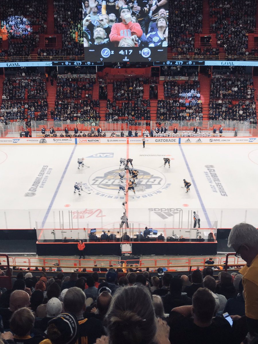 LA5SE's tweet photo. Globenista Moj 🇸🇪! #NHLGlobalSeries https://t.co/Nr6JGr9RxA