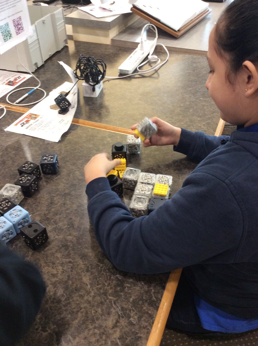 SMS_Library's tweet photo. @SMS_Wolverines having fun with Cubelets Robot Blocks #SMSLibMakerspace #HaysLib https://t.co/CjYVLt90S9