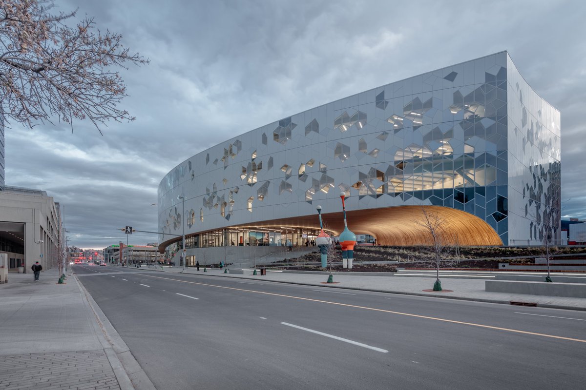 StructureCraft's tweet image. We recently got our hands on several new beautiful shots of Calgary's Central Library from @jpformat #woodsoffit #freeformtimber @calgarylibrary @snohetta @StuartOlsonInc #complexgeometry #gh3d #timberengineering
