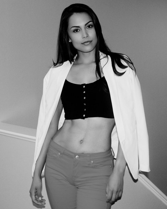 How is your Friday going so far? 🌚 https://t.co/tVDAD0ccpg<a href="/tag/monday"class="tags"><span>#monday</span></a>