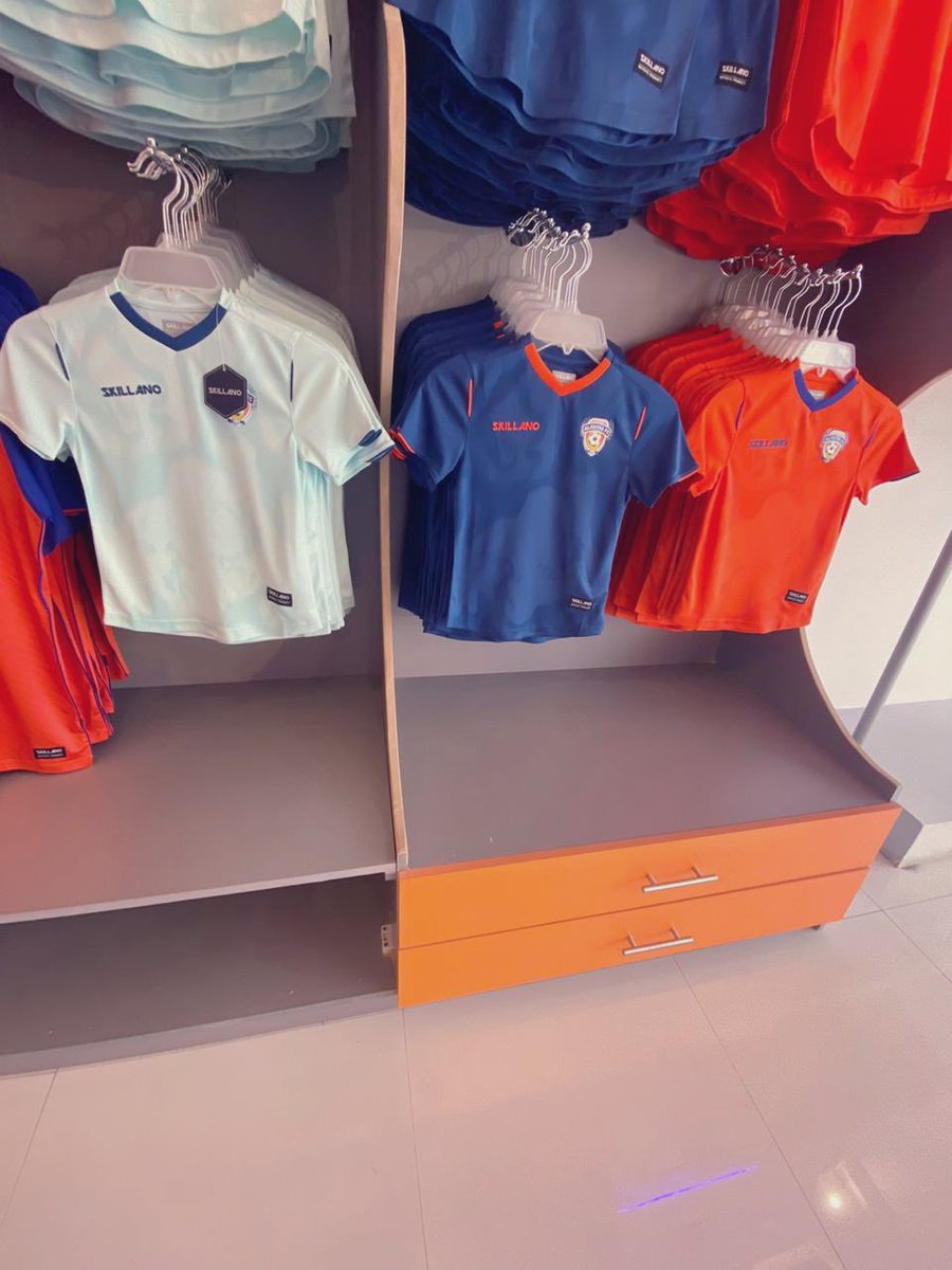AlfayhaStore's tweet photo. جمهور البرتقالي 
الان يسرنا ان نعلن عن توفر اطقم الفريق الاول 2019-2020   اطفال 

حياكم في متجركم 🧡💙

#الفيحاء
#مع_الفيحاء https://t.co/A5NRWTomUB