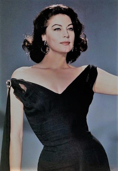 elizabeth taylor black dress Elizabeth Taylor wrapped in black fur 8201-7