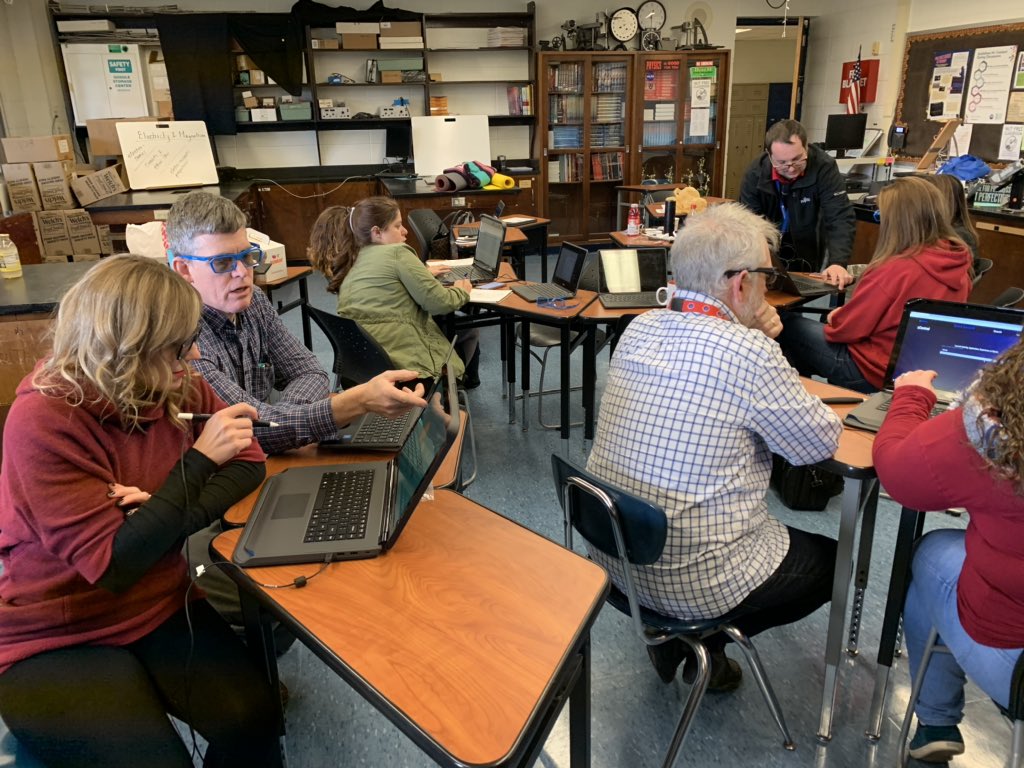 lisajamink12's tweet image. Science Department @MontiHS_Pride learning about @zSpace and checking out new lessons! @WhyMontiRocks #tech #zspace #teachdifferent