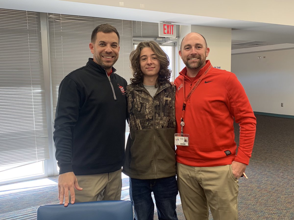 ProjectGO_SDPC's tweet photo. When 2/3 of your home school admin team shows up to check on your progress and give encouraging words, you can’t help but feel the love! Thank you @LHS_Red_Devils for partnering with us for student success! #ProjectGoals #teamwork https://t.co/s6gNd64Tc9