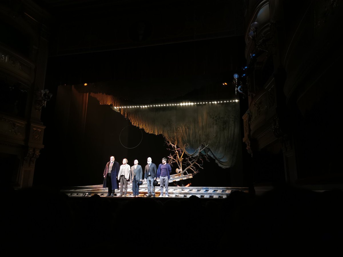 Hemos estrenado #esperandoagodot en el @teatropalaciovaldes de Avilés
Es una maravilla que no os debéis perder ❤️❤️❤️
Felicidades a #AntonioSimón, @JCimarroCimarro, Pepe Viyuela,  #AlbertoJiménez, @FernandoAlbizu, #JuanDíaz y <a href="/jesuslavi/">Jesús Lavi</a>
Y, por supuesto, al equipo de <a href="/_PENTACION_/">Pentación</a>