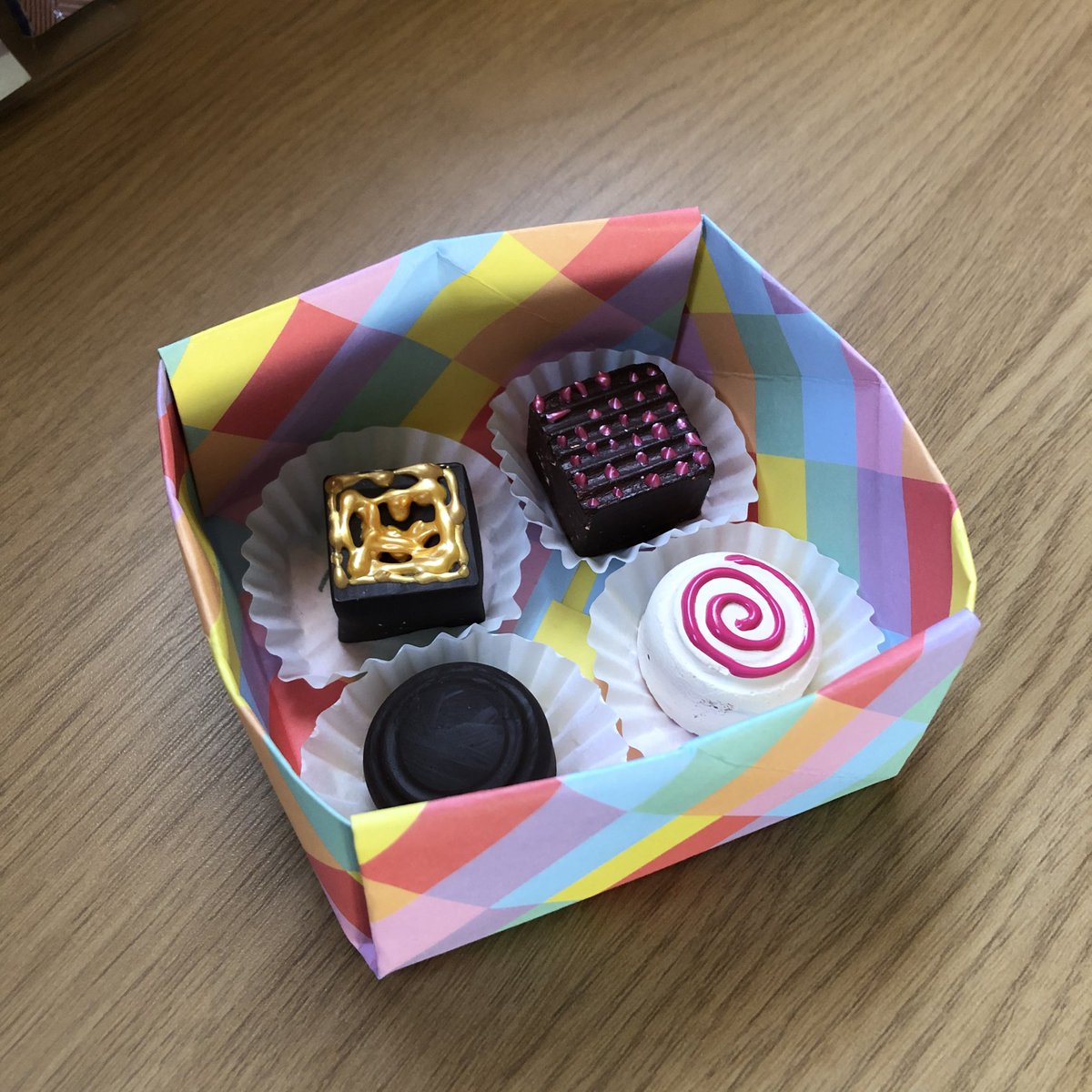 sarah_delahoy's tweet image. Year 3 @MadleyPrimarySc have made origami boxes for their fake chocolates inspired by food sculptor #peteranton