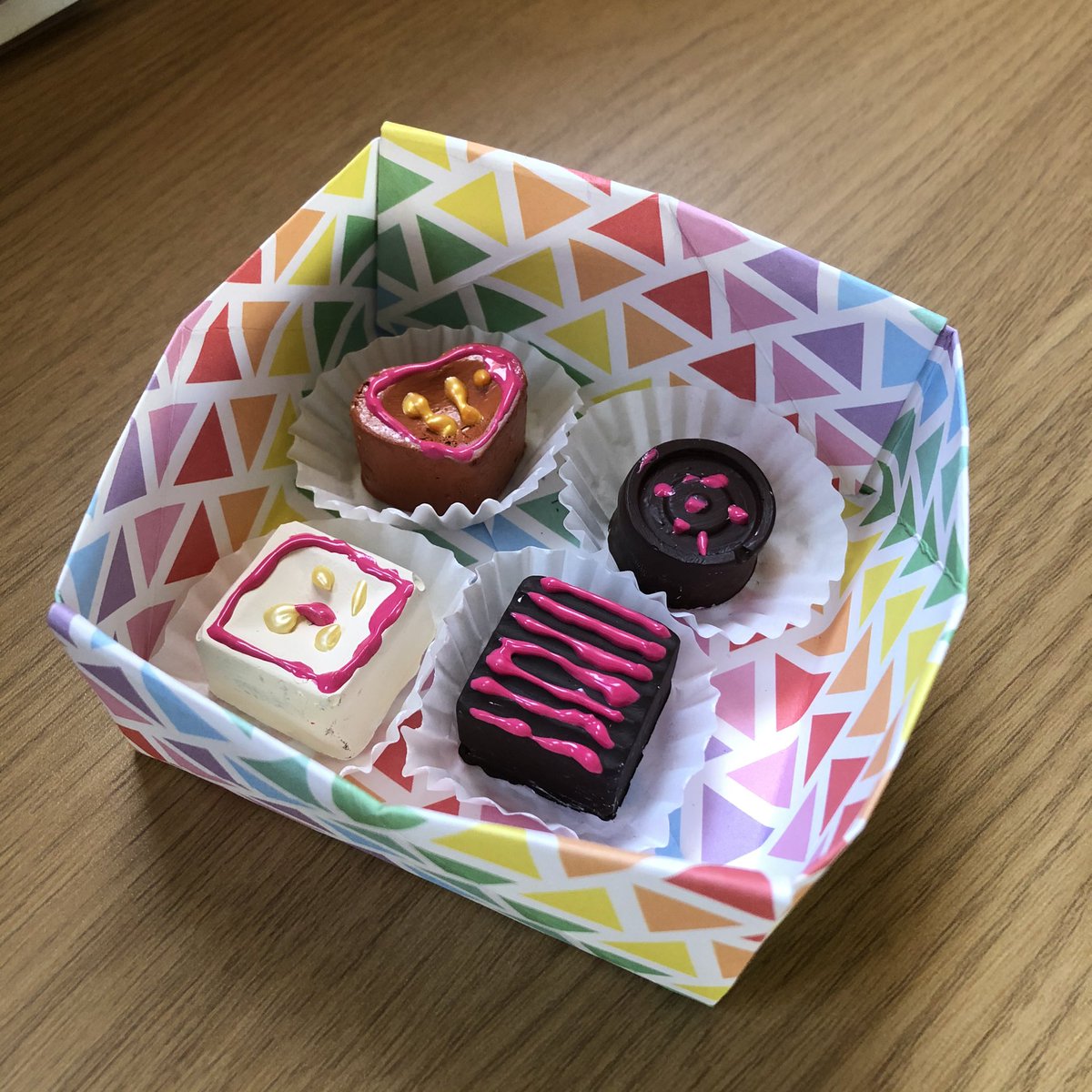 sarah_delahoy's tweet image. Year 3 @MadleyPrimarySc have made origami boxes for their fake chocolates inspired by food sculptor #peteranton