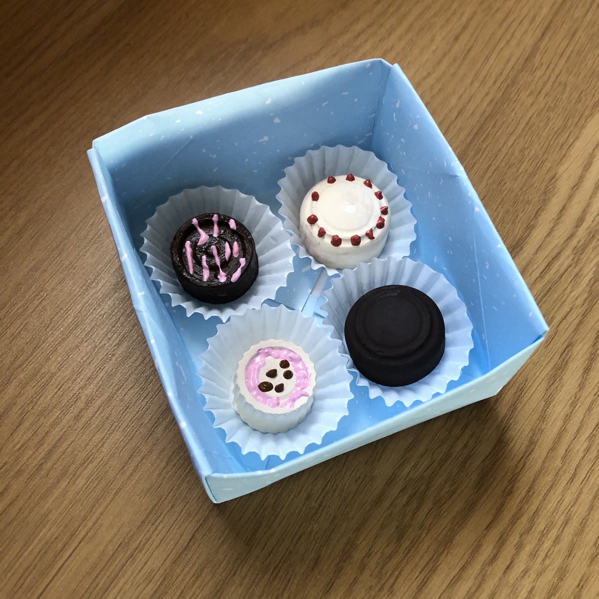 sarah_delahoy's tweet image. Year 3 @MadleyPrimarySc have made origami boxes for their fake chocolates inspired by food sculptor #peteranton