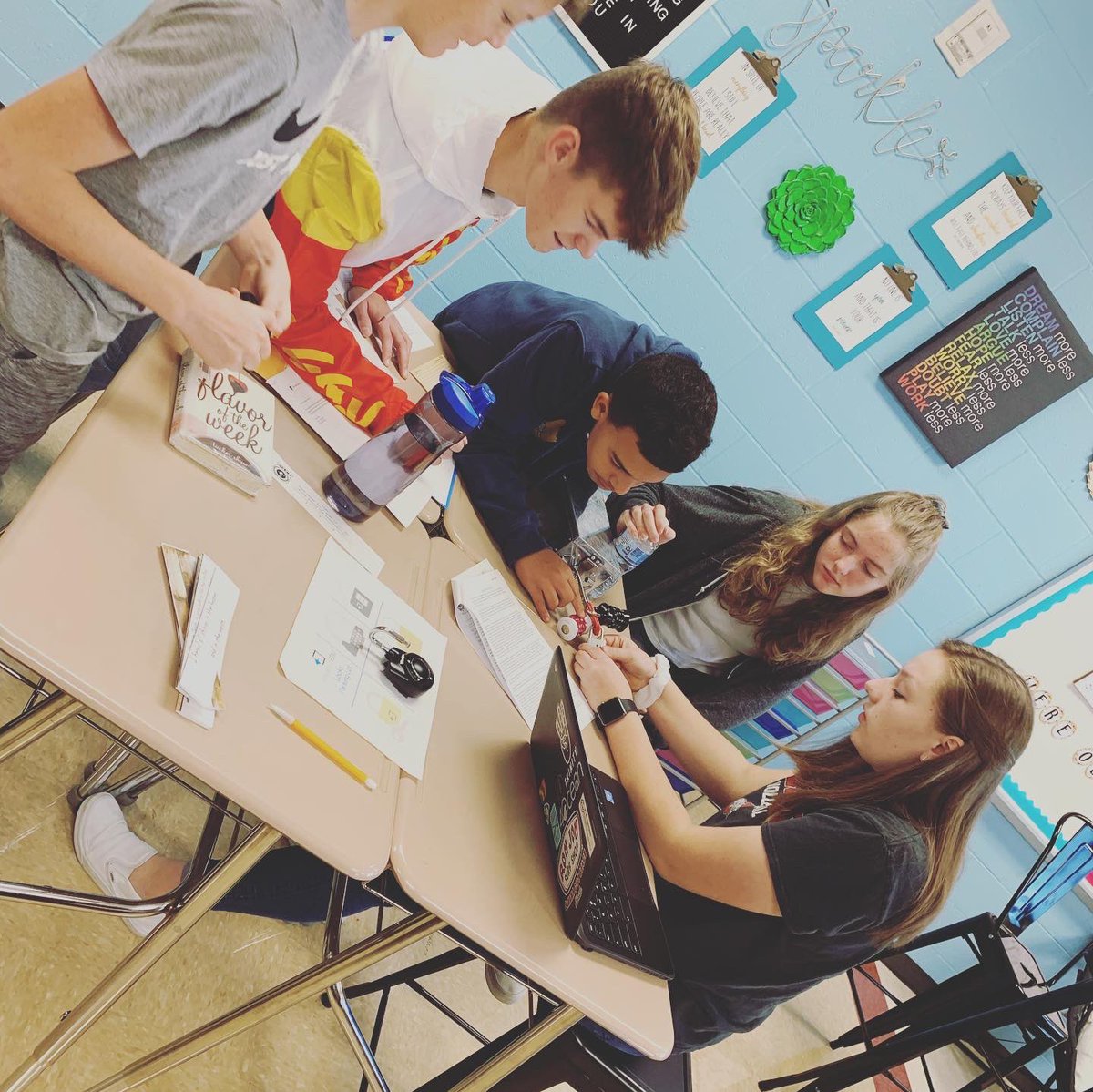 CwmsMrs's tweet image. We broke out! Students used the #4Cs (creativity, communication, collaboration and critical thinking) to solve the case of the Tell Tale Heart. 🔐 #cwway @CWMS_office #edgar_allan_poe