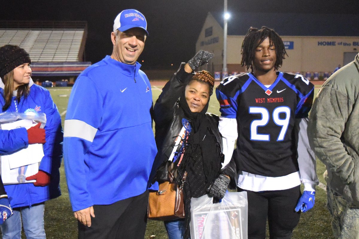 JmariousRod29's tweet photo. Had a great senior night🦍❤️‼️
#BlueDevilsNation https://t.co/zCBaI7Np6C