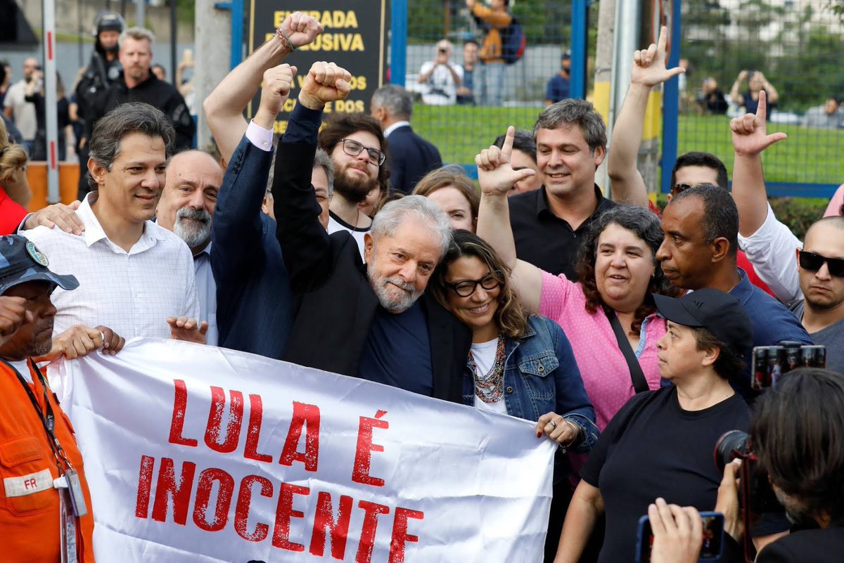 pinfantea's tweet photo. Se sienten vientos de cambios, de lucha y libertad en Latinoamérica ✊🏽 La injusticia y la impunidad no pudieron contra la dignidad del pueblo brasileño que se mantuvo firme durante 19 meses ¡Viva #LulaLibre! 🇧🇷🌎

#VenezuelaPazYVida
@NicolasMaduro https://t.co/nB50Uj80vz