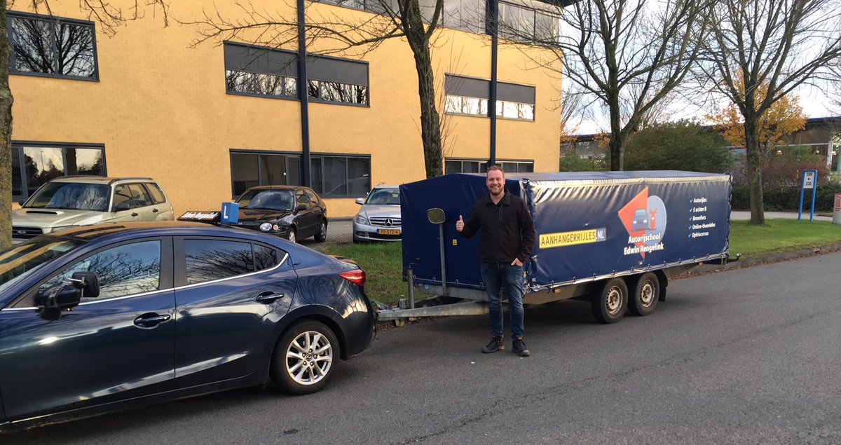 Henk Gol gefeliciteerd met je behaalde aanhangerrijbewijs !!!

aanhangerrijles.nl