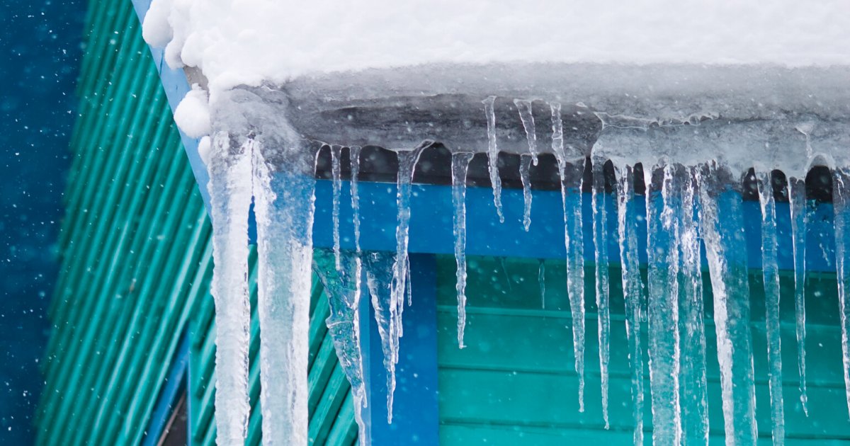 BerkleyOne's tweet photo. The first winter storm of the season is on the way for parts of the country, and snow and bitter cold are predicted. We’ve put together an FAQ with important steps you can take to help protect your home and family from some common winter hazards. https://t.co/pjoGsfgalU https://t.co/iFc4HHCFgq