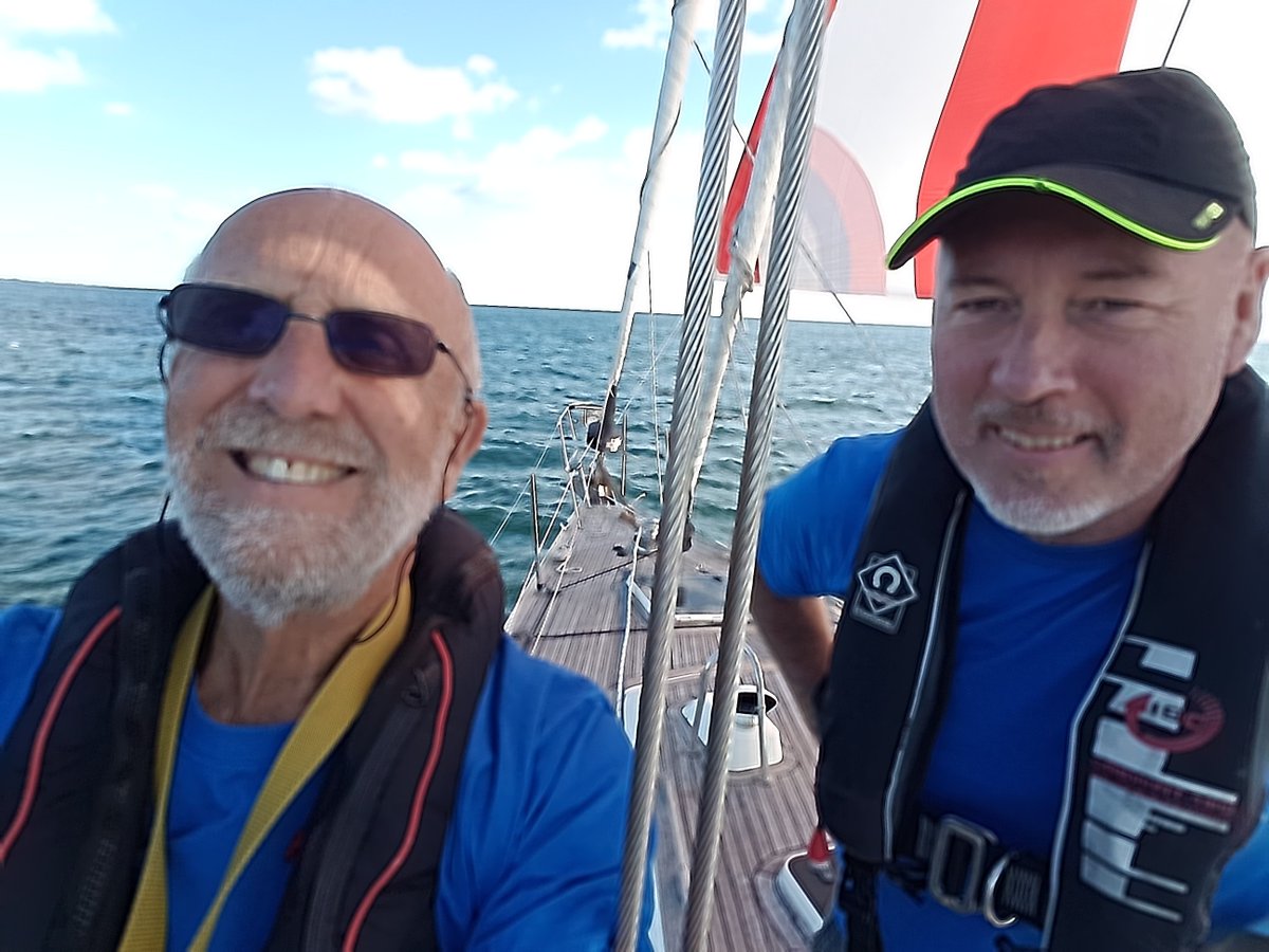 BBSailingClub's tweet photo. Asymmetric spinnaker flying. Albufeira to Praca Larga. Team t-shirts. #sailing #boatshare
https://t.co/EY93ICDS85 https://t.co/7TSe3YdZam