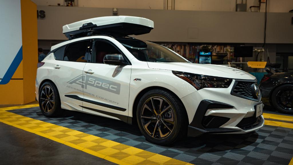 Acura's tweet photo. Putting on a show in Vegas for #SEMA. #RDX A-Spec #TypeSConcept #NSX #NSX GT3 https://t.co/JgbHyzCnDN