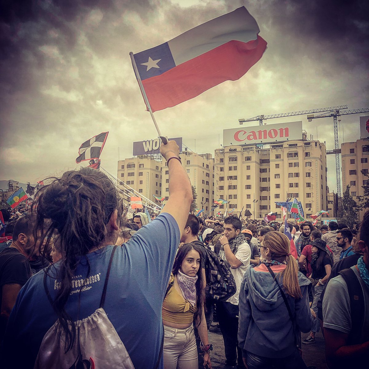 la_naty23's tweet photo. Esto aún no termina, vamos por un chile mejor y no que re lo cuenten 💪🏼 #chiledesperto #nomasafp #bastadeabusos #noaltpp11 #renunciapiñera y todo el gobierno Ql👌🏼#PlazaItalia  #LaMarchaMasGrandeDeChile https://t.co/FJHT5B9WIH