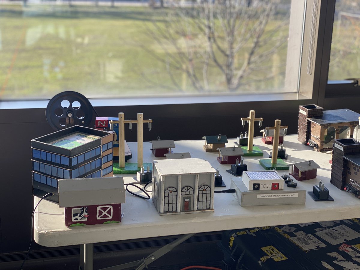 MClarkEagles's tweet image. When Mr. Lee's IT Class prepares students to tap into the SmartGrid system by ComED.  Illinois State University is a smart home community and this power grid is designed to teach students about the technology behind both IOT (Internet of things) and power grids~ #cpsstem