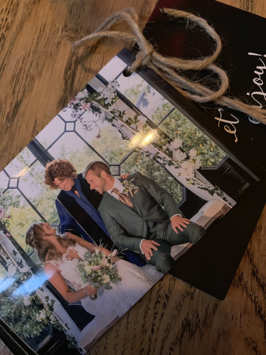 Vandaag trouwden ze voor de wet en zijn ze écht man en vrouw! #weddinginaweek #mattieenmarieke <a href="/QmusicNL/">Qmusic (NL)</a> <a href="/mattievalk/">Mattie // Qmusic</a> @MariekeElsinga #gertjanenmarlon