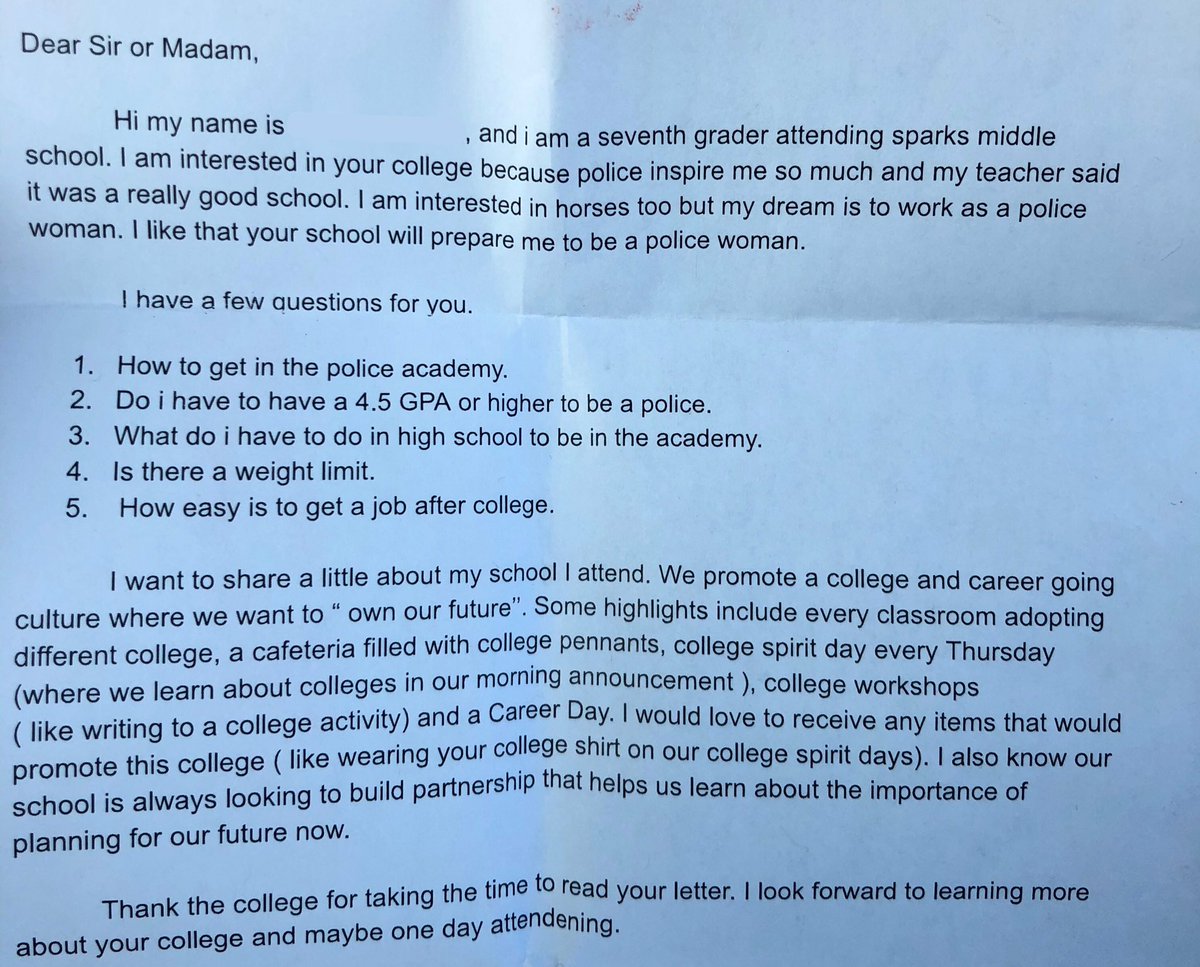LBPD's tweet image. When our Police Academy received a letter from a middle school student who wants to be a police officer &amp;amp; attend our "school," we HAD to meet her! #LBPD officers delivered her requested items in person earlier this week &amp;amp; encouraged her to follow her dreams. 🚔 #JoinLBPD