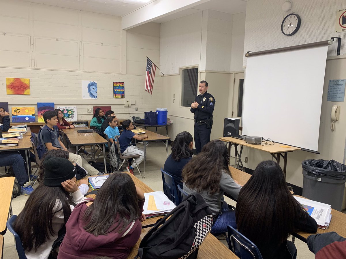 LBPD's tweet image. When our Police Academy received a letter from a middle school student who wants to be a police officer &amp;amp; attend our "school," we HAD to meet her! #LBPD officers delivered her requested items in person earlier this week &amp;amp; encouraged her to follow her dreams. 🚔 #JoinLBPD