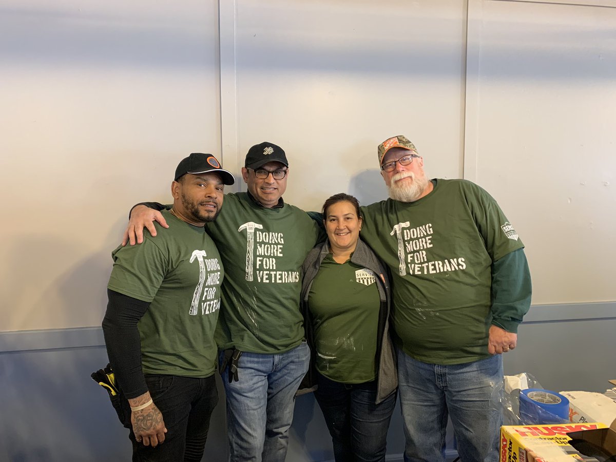 #Choosetoserve  D32 giving back to our veterans ! Celebration of service Seymour American legion ! Way to go team !