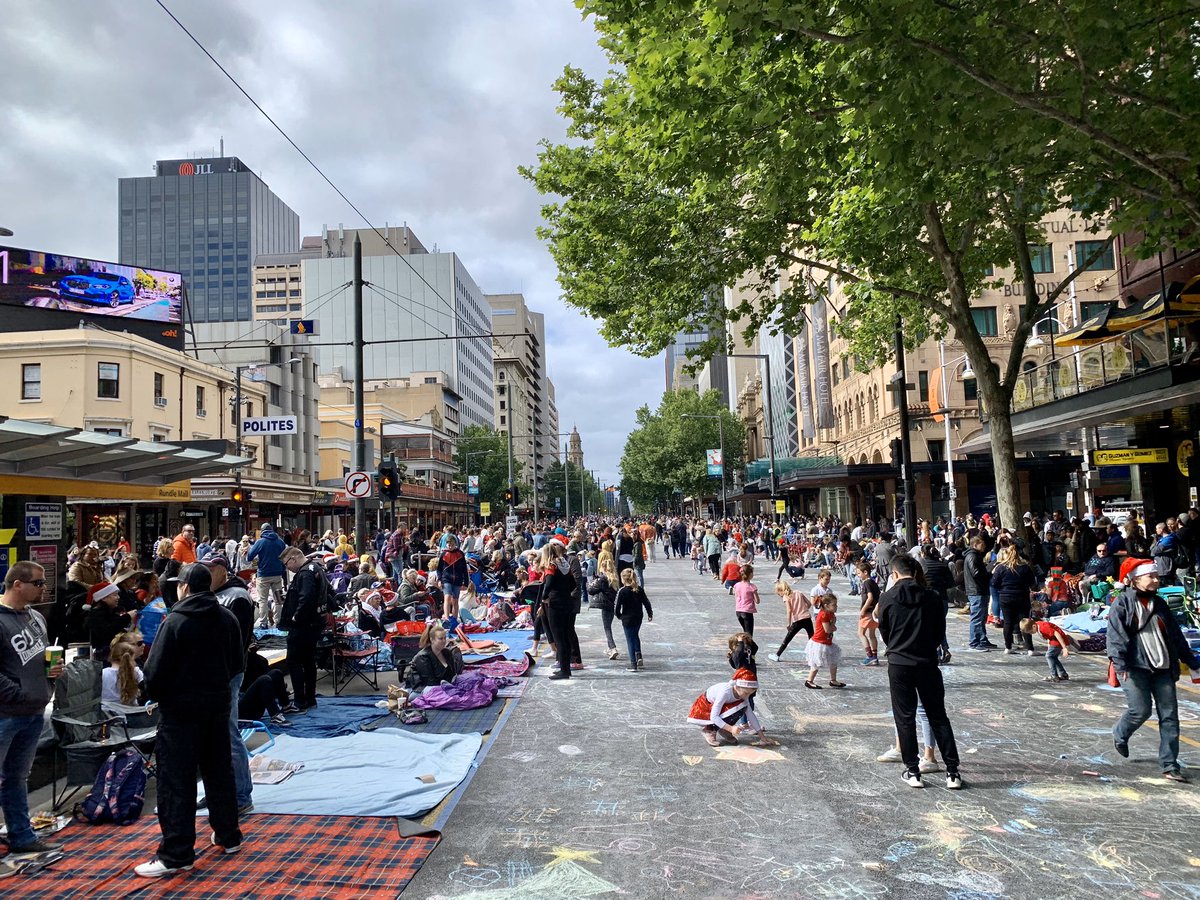 paulrunslong's tweet image. Up at 3:45am to arrive with family early to secure front row seats at #Adelaide #ChristmasPageant. Second biggest #Christmas pageant in the world with ~320,000 people attending! 85 sets and 1,700 volunteers, including 65 floats, 15 bands, 164 clowns...