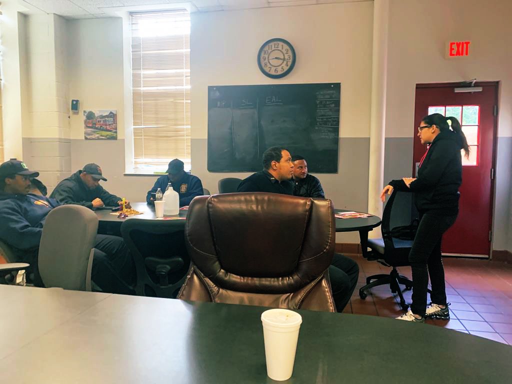 jennnaaaayyyyy's tweet image. Karla from 14th &amp;amp; Park connecting with our local 🔥 department! You should’ve seen their faces when we told them 50% off our unlimited family plans! Spread the word DC 👮🏻‍♂️👨🏽‍🚒👩🏼‍🚒👨🏻‍⚕️👩🏼‍⚕️🚓🚑🚨🚔🚒 #DCEMS #DCPolice #DCFire #DCFirstResponders