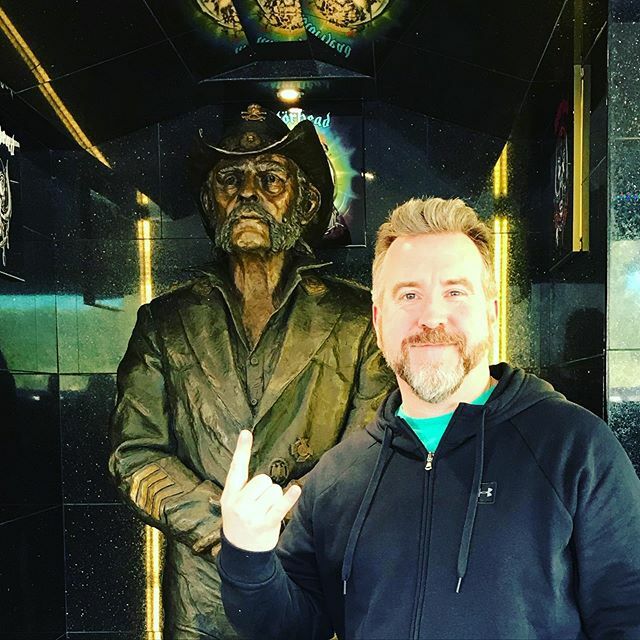 Paying my respects to Lemmy at  @rainbowbarandgrill 
#hollywood #motorhead #lemmykilmister #goldengod #jackandcoke ift.tt/33FSGiV