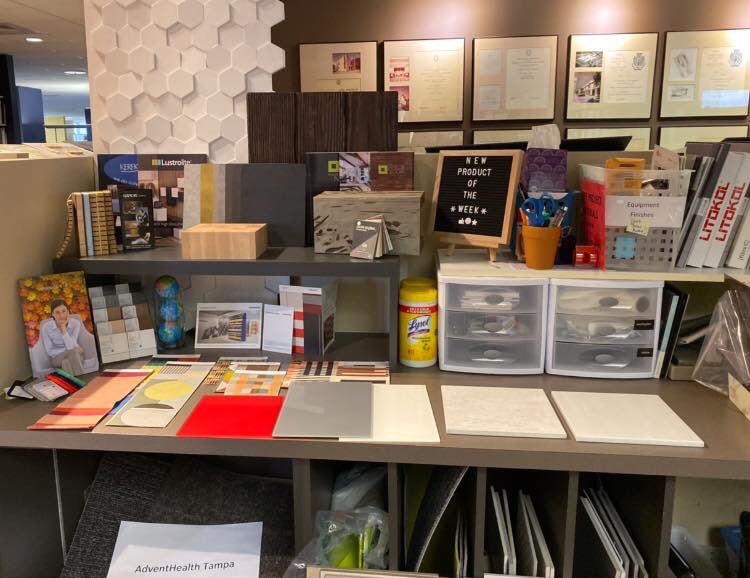 Dixieply's tweet image. Our #DisplayTable at #HuntonBradyArchitects in #Orlando.

#DIXIEPLY #DIXIEPLYOfOrlando #NewProductOfTheWeek #Lustrolite #HanexSolidSurfaces #PanelsDecorAndMore #InteriorDesign #Architecture