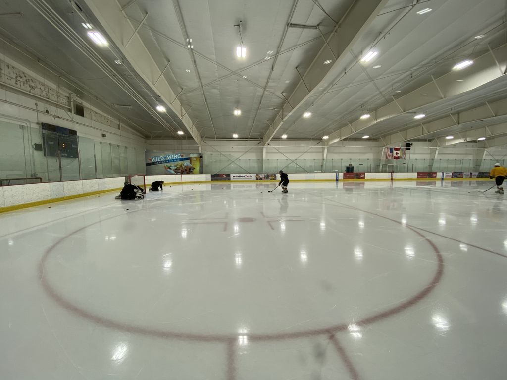 WhytecliffLearn's tweet image. At Whytecliff, youth have the opportunity to play ice hockey every week! All different skill levels and experiences are welcomed, and peers encourage one another while having a blast! This allows for team building, exercise and creates a chance for many to try something new 🏒⛸