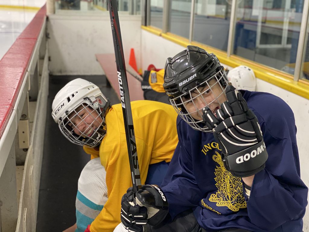 WhytecliffLearn's tweet image. At Whytecliff, youth have the opportunity to play ice hockey every week! All different skill levels and experiences are welcomed, and peers encourage one another while having a blast! This allows for team building, exercise and creates a chance for many to try something new 🏒⛸