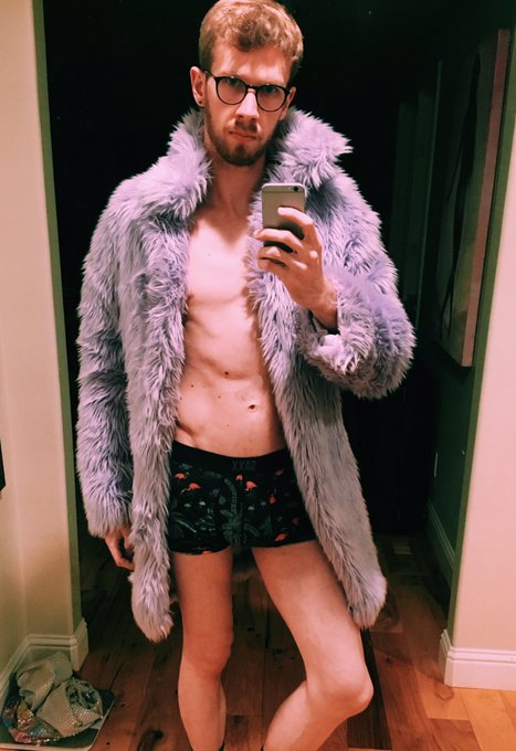 Also I had no idea what to caption this photo but like... LOOK AT THIS COAT!!! https://t.co/0bjSo2Wm<a href="/tag/gayporn"class="tags"><span>#gayporn</span></a><a href="/tag/analdildo"class="tags"><span>#analdildo</span></a><a href="/tag/fantasydildo"class="tags"><span>#fantasydildo</span></a>