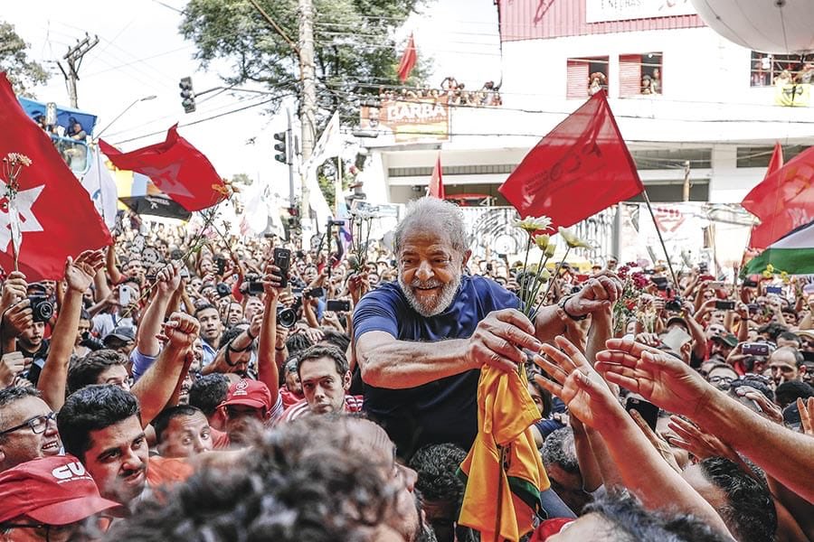 Hoy el mundo es un lugar más justo. Toda América Latina celebra la libertad de <a href="/LulaOficial/">Lula</a> reivindicando una misma idea: el amor siempre vence al odio. 
De esto es lo que hablamos cuando hablamos de la izquierda: lealtad y amor por el pueblo.