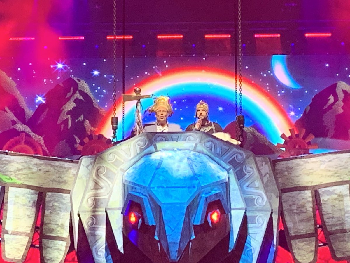 Geen pony’s, wel lama’s. Geen sheriff, wel een Inca opperhoofd. #DeLamas #BackerinAction #ZiggoDome #Improvisatie #Topshow #PatrickLodiers #TijlBeckand #RubenNicolai  #RubenvanderMeer  #JeroenvanKoningsbrugge #Inspiratie #Samenplezier