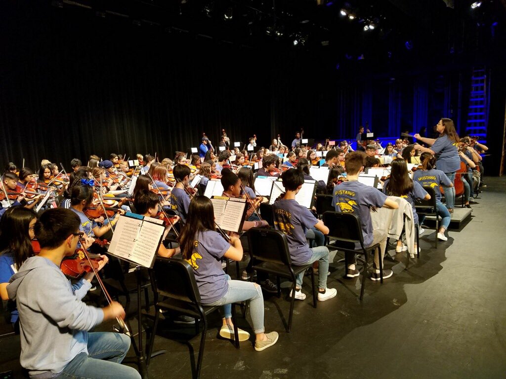 aragonorch's tweet photo. CyRanch 8th grade night! 130 musicians on stage. @AragonWildcats @CFISD_FineArts @cfisdmusicman https://t.co/XPpd4yDpSW