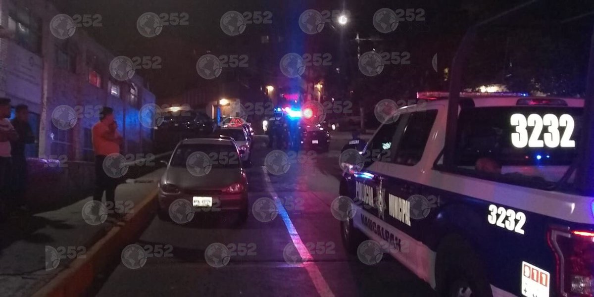 Dos personas resultaron lesionadas por impactos de armas de fuego en San Antonio Zomeyucan en #Naucalpan #Edomex. 
Los agresores escaparon del lugar, intensa movilización policías. No hay detenidos