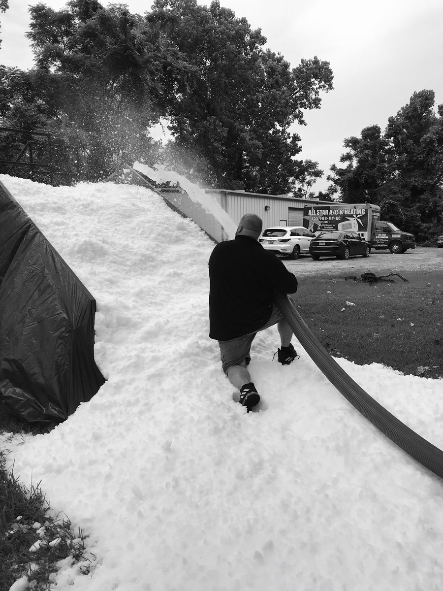 OSSSNOWMAN's tweet photo. @LMcCullers43   Lance we met at an https://t.co/bMxVXhS3E1 snow party last year for Brock. I need some help blowing Snow In  December for 100 sick kiddos  at a local Children’s  Hospital! We could use your arm on the Snow Machine! I can be reached at info@operationsnowstorm.org https://t.co/rsL2glsz07